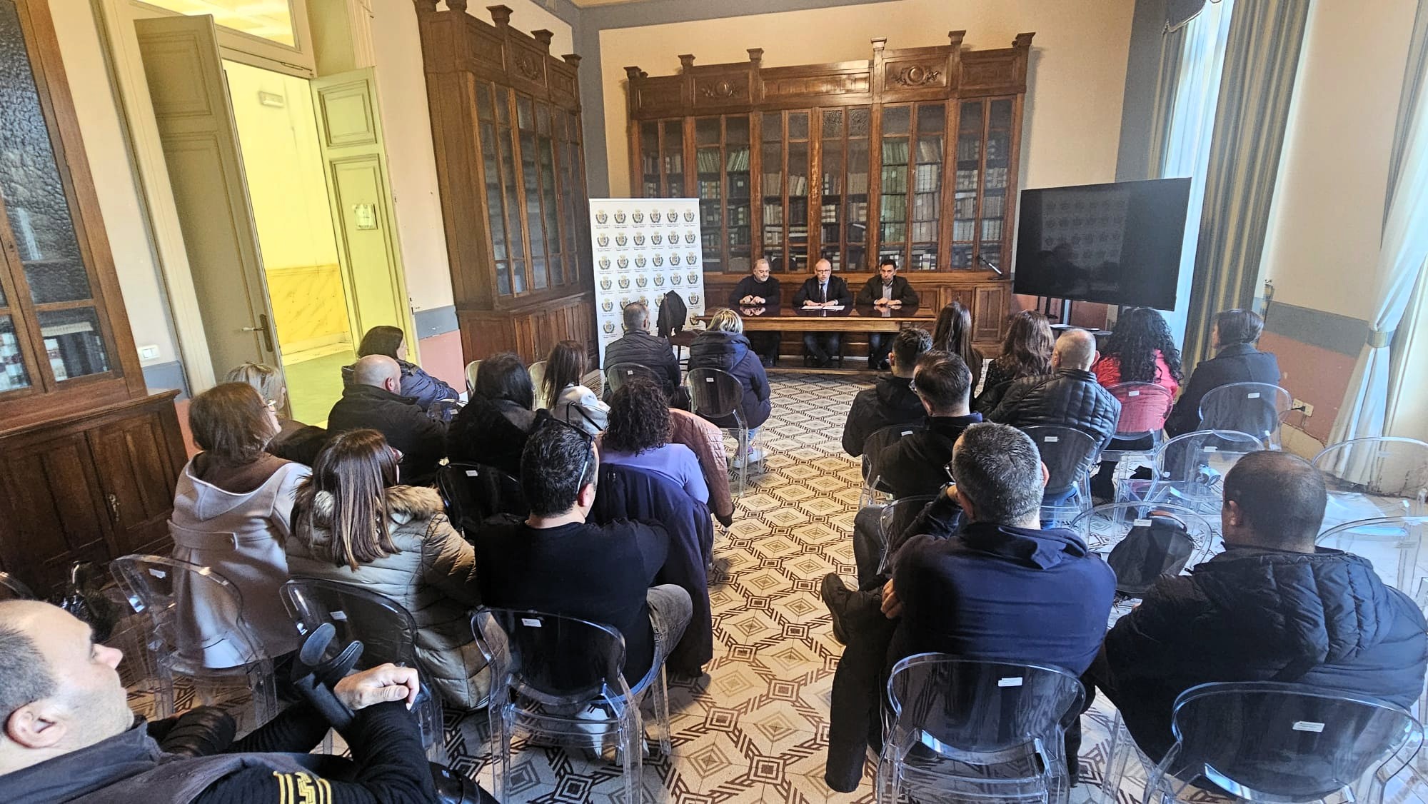 Immagine di copertina per A Palazzo Alvaro l\'incontro con i Tirocinanti Inclusione Sociale, Versace: \