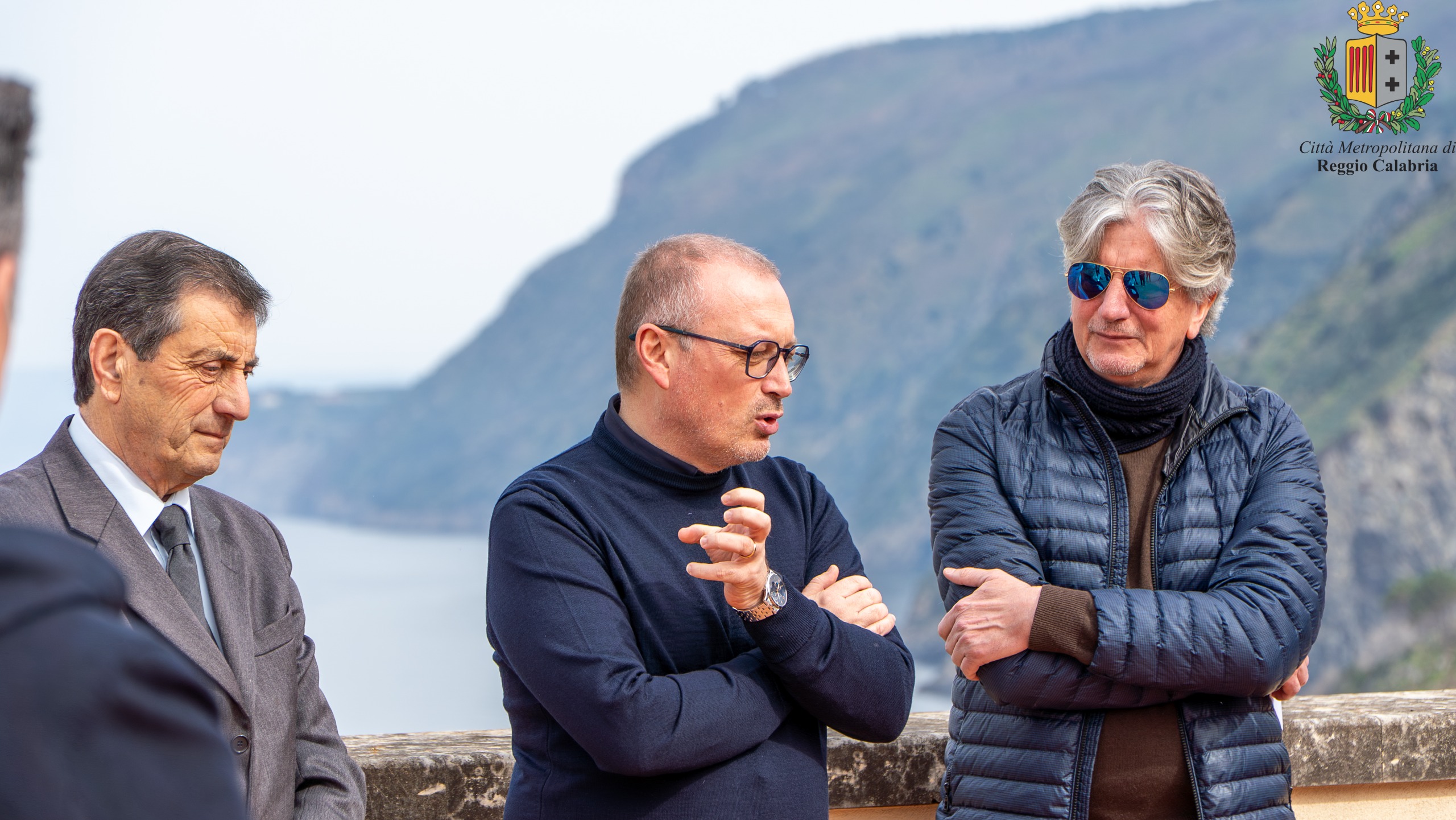 Immagine di copertina per Palazzo Ducale dei Ruffo, sopralluogo del sindaco metropolitano facente funzioni Carmelo Versace: �Riaprirlo e restituirlo alla comunit�