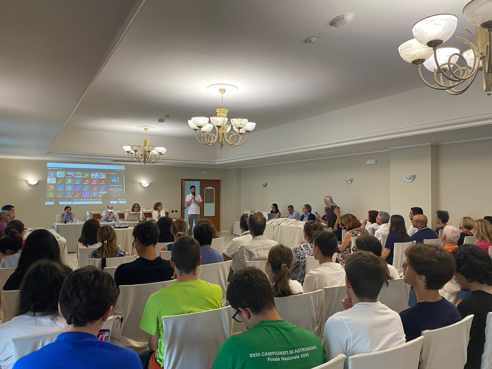 Immagine di copertina per Grande successo a Riace per l\'apertura della XXXI Scuola Estiva di Astronomia